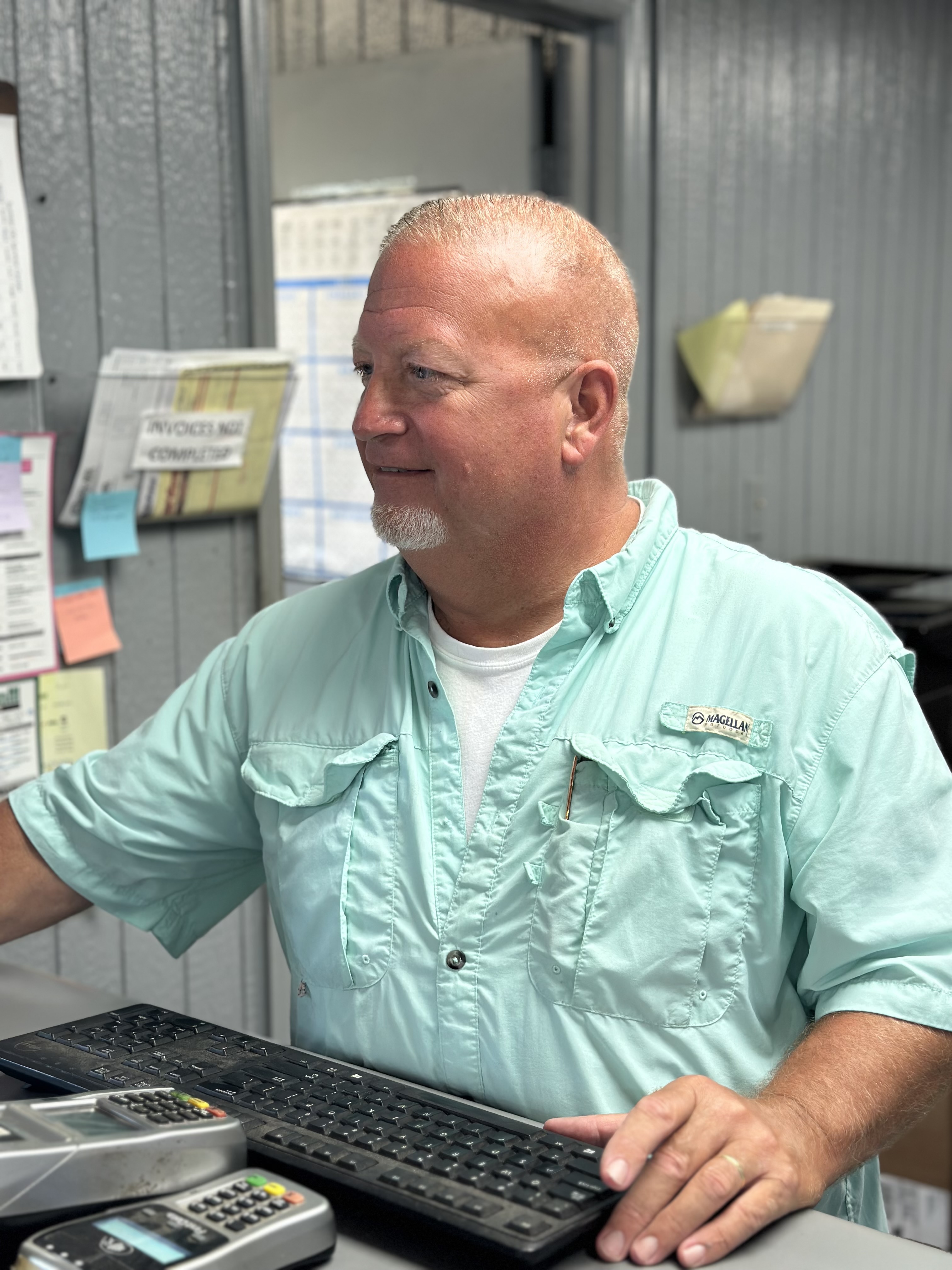 Snider Auto Care service writer at the front desk
