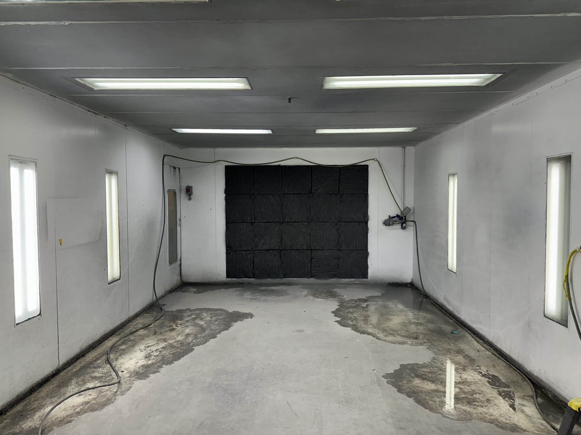 Paint spray booth